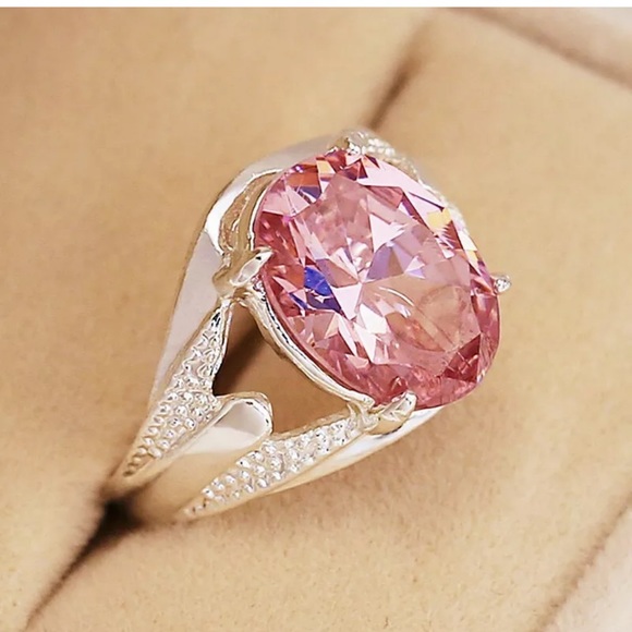 Jewelry - Gorgeous 925 Silver Oval Cut Pink Sapphire ring 💍